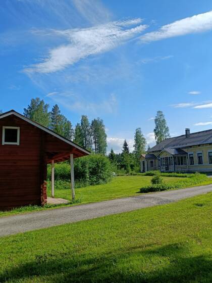 Polvijärven pappilan pihapiiri